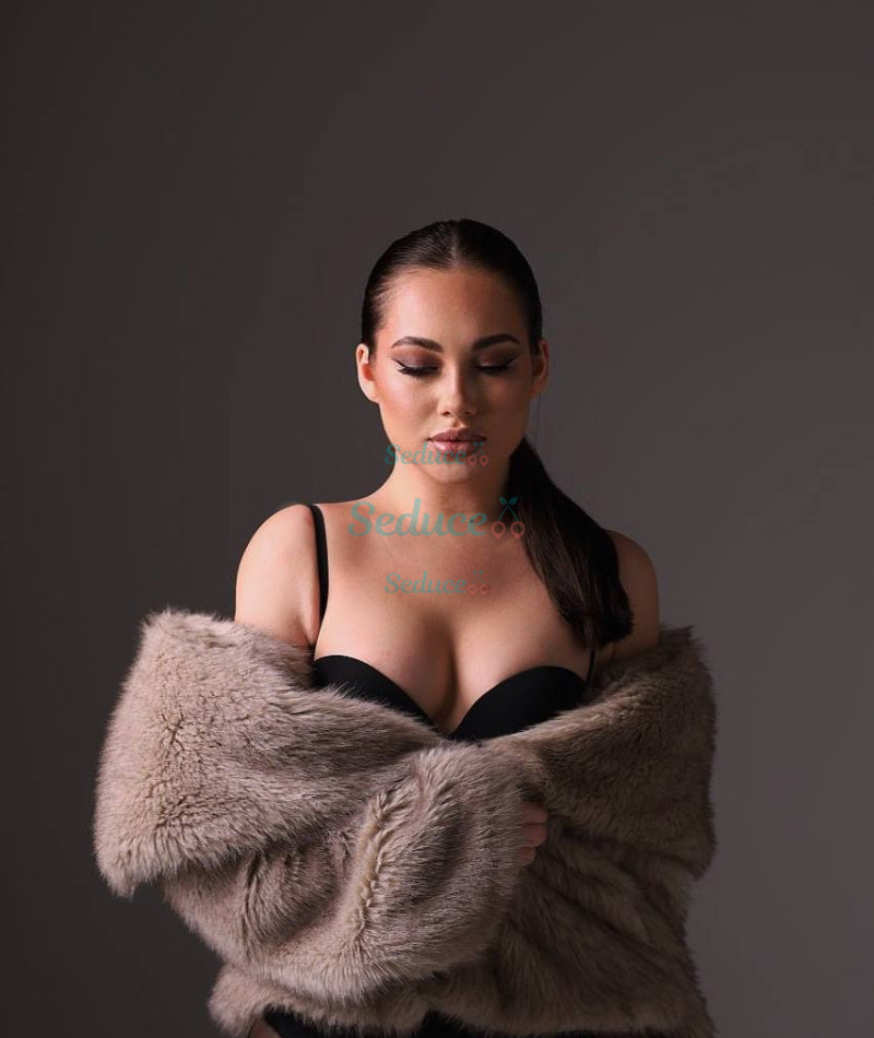 Photo escort girl Arina: the best escort service