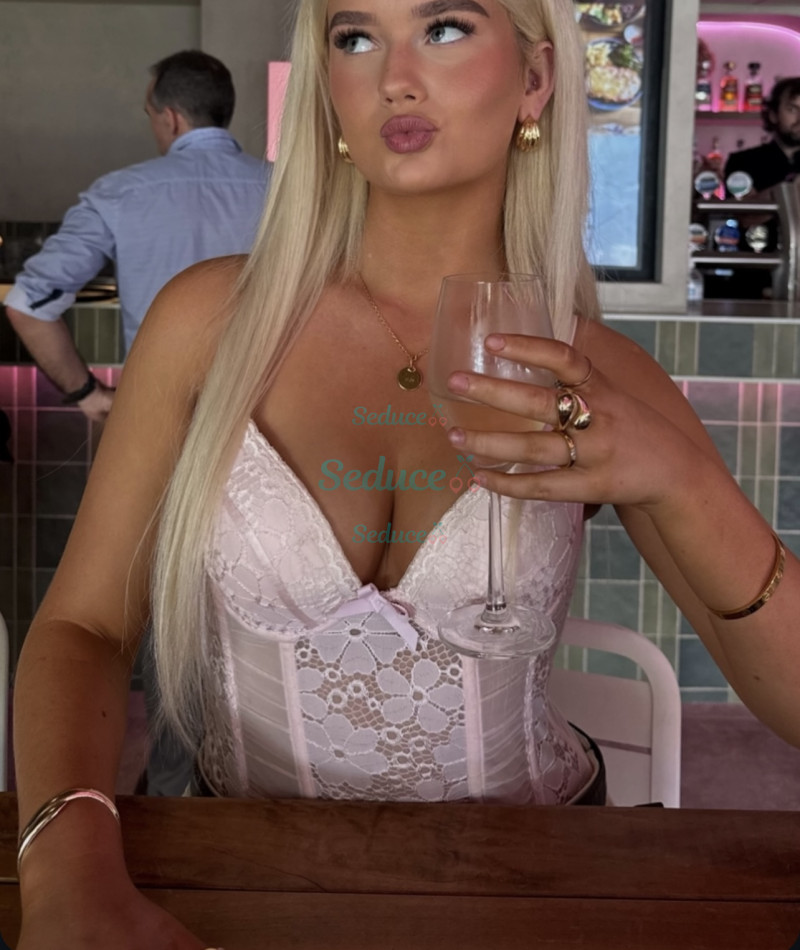Photo escort girl Nena: the best escort service