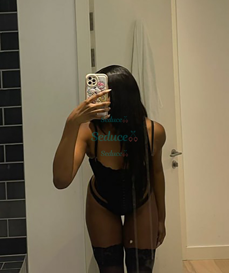 Photo escort girl Meera: the best escort service
