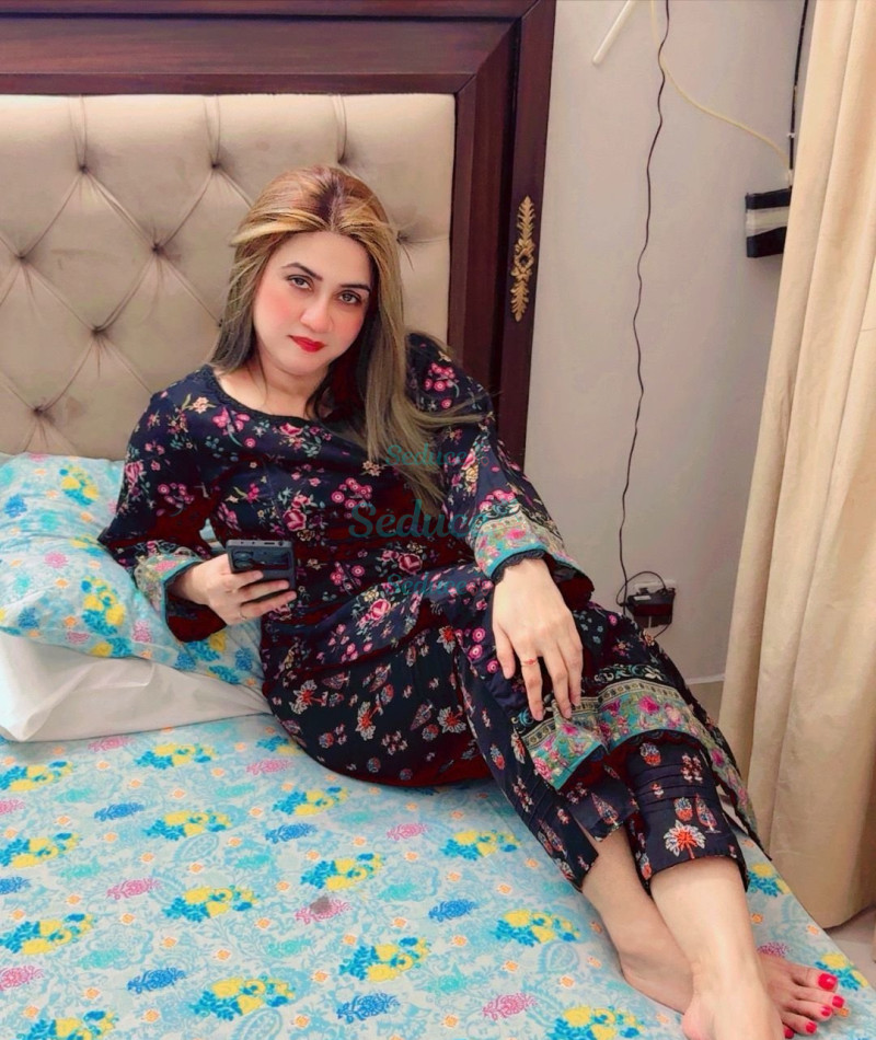 Photo escort girl Zernish: the best escort service