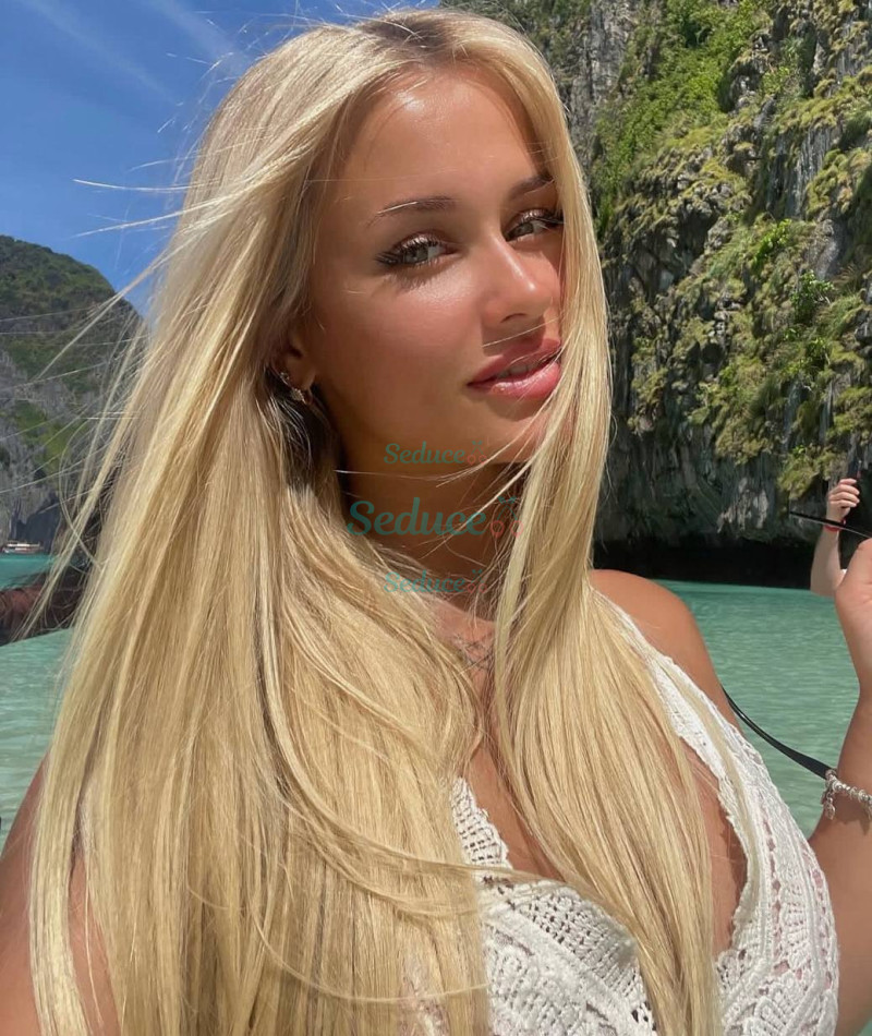 Photo escort girl Leya: the best escort service