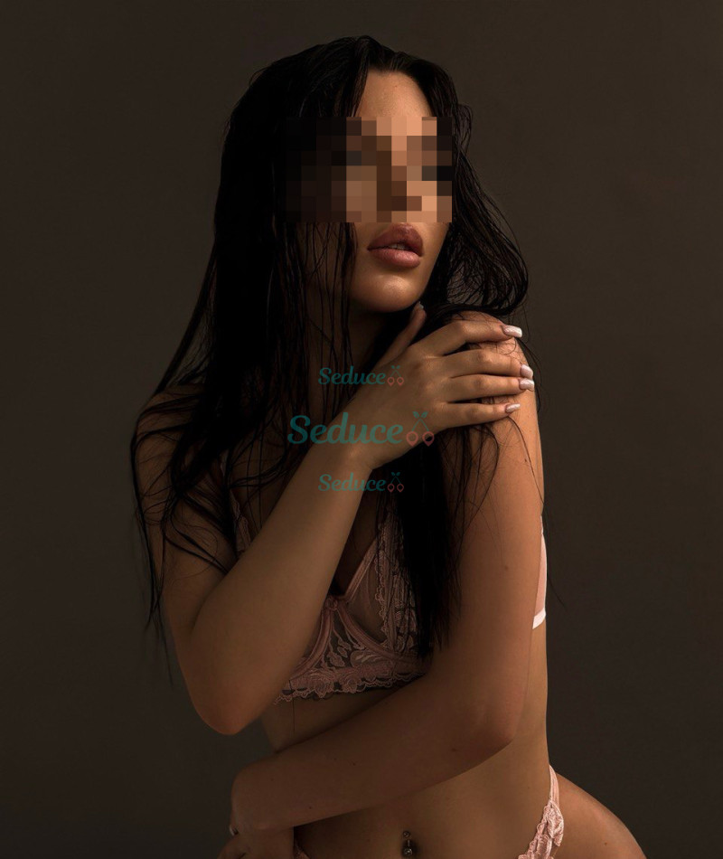 Photo escort girl Amira: the best escort service