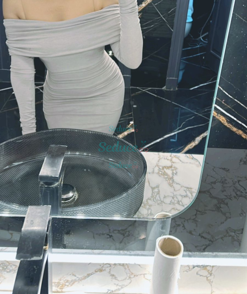Photo escort girl elisya: the best escort service