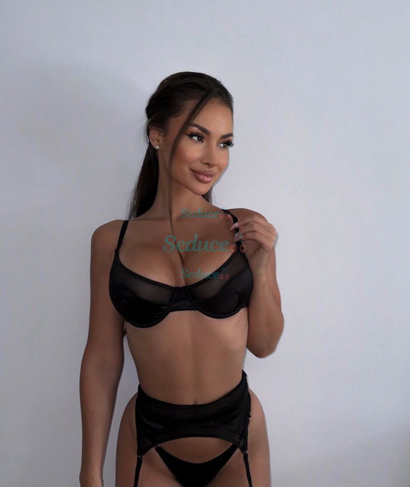 Photo escort girl Milania: the best escort service