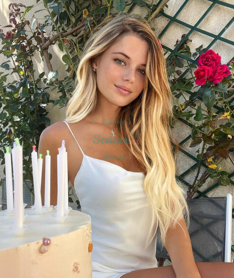 Photo escort girl Sahra: the best escort service