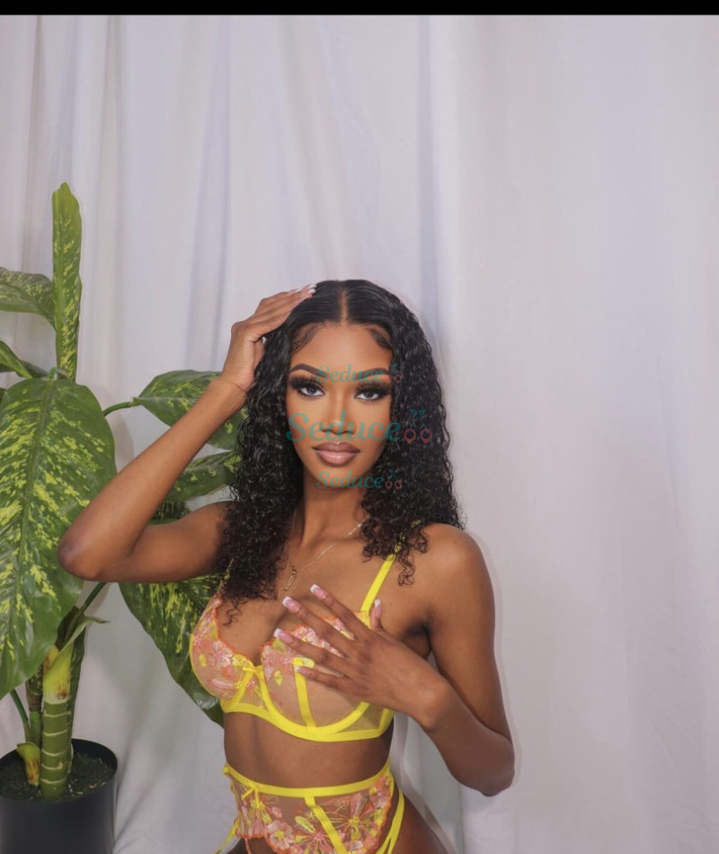 Photo escort girl Lola: the best escort service