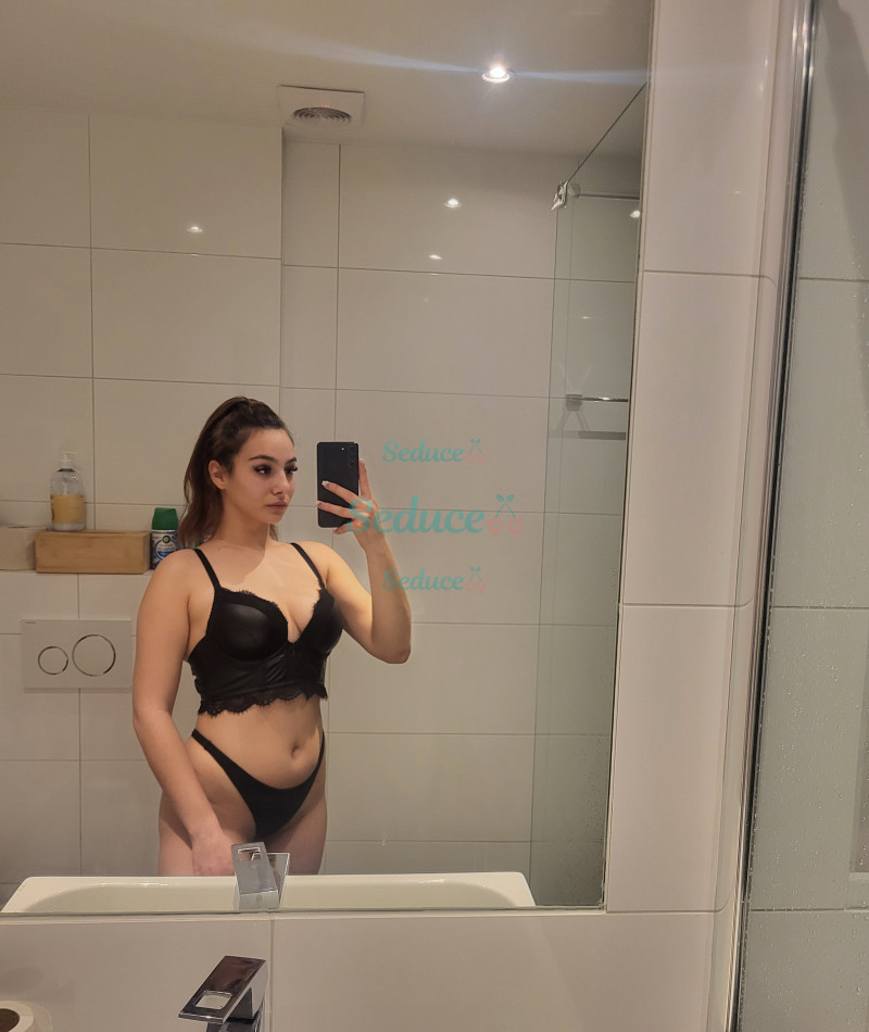 Photo escort girl Roxy: the best escort service