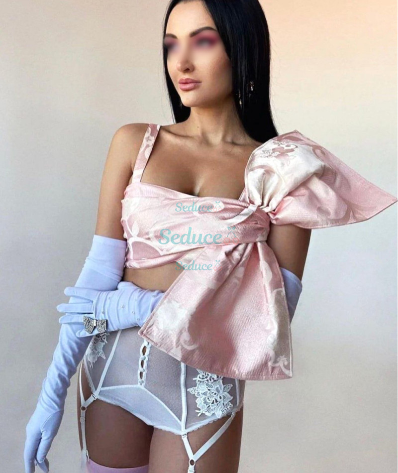 Photo escort girl Reverie: the best escort service