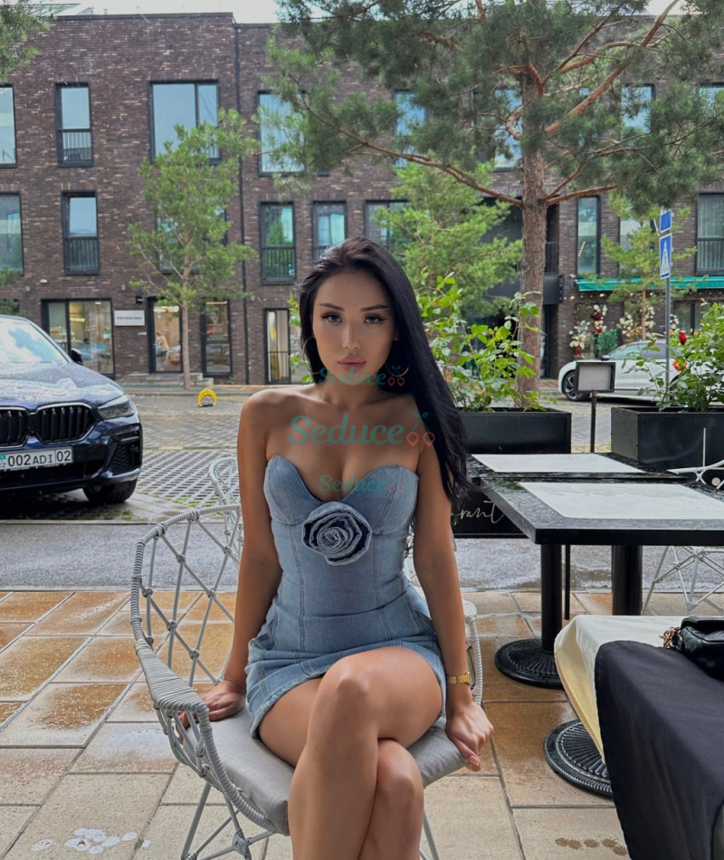 Photo escort girl Regina: the best escort service