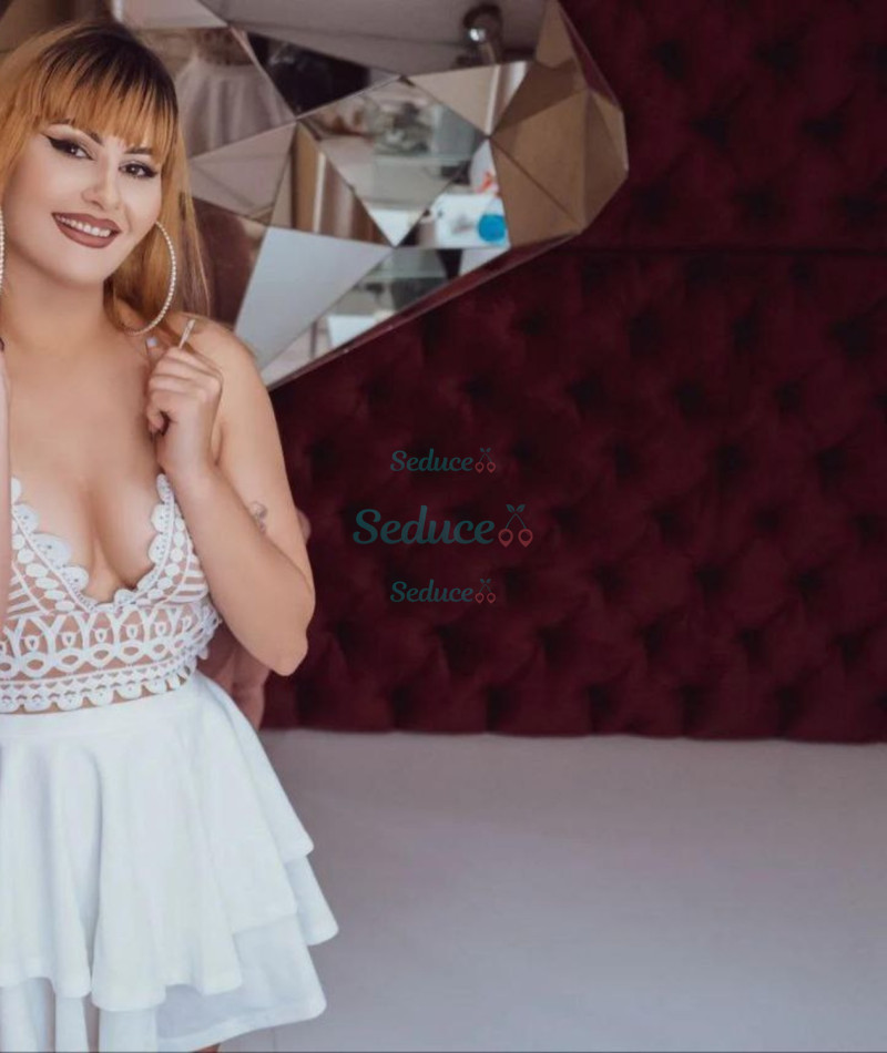 Photo escort girl Avery: the best escort service