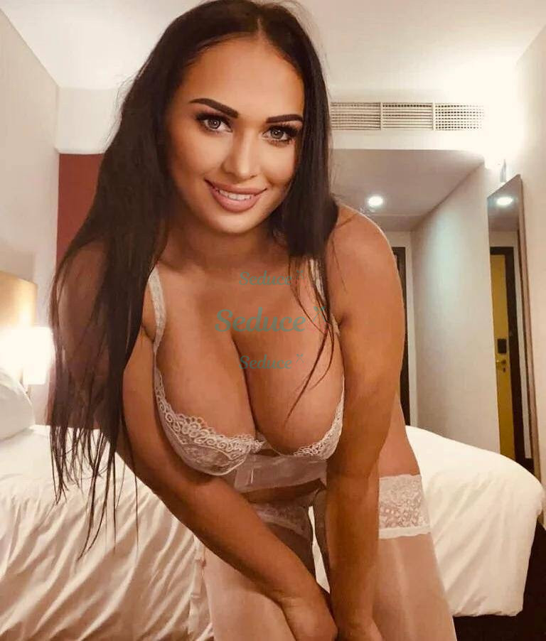 Photo escort girl Adel: the best escort service