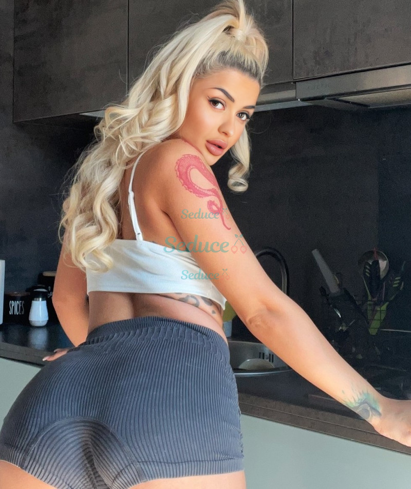 Photo escort girl Deriin: the best escort service