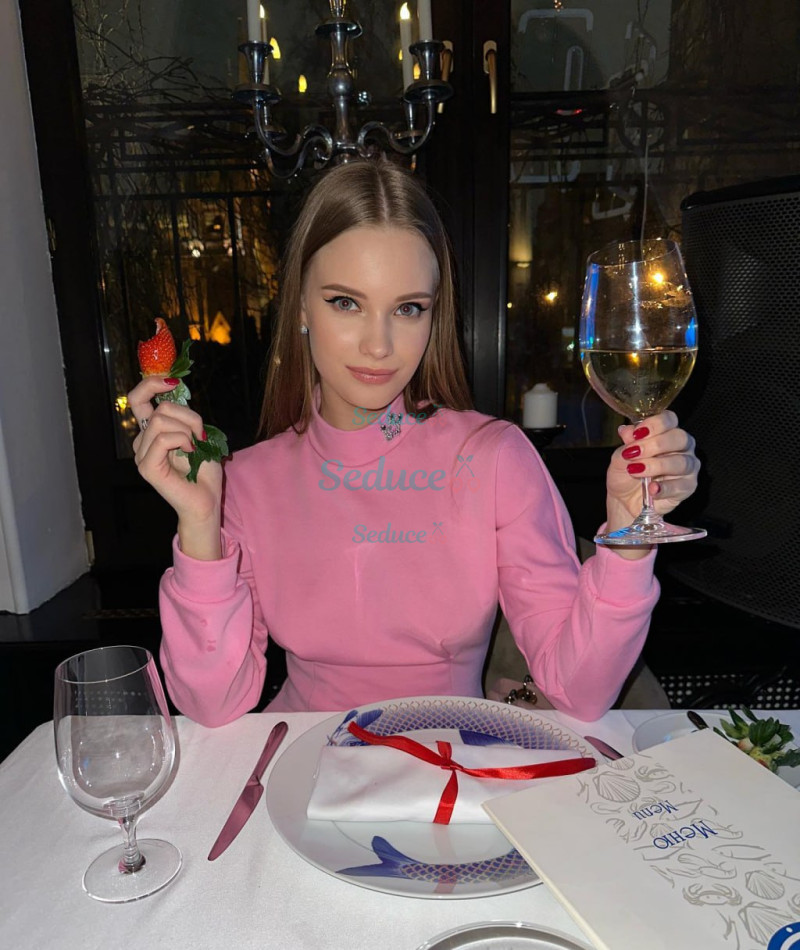 Photo escort girl Vika: the best escort service