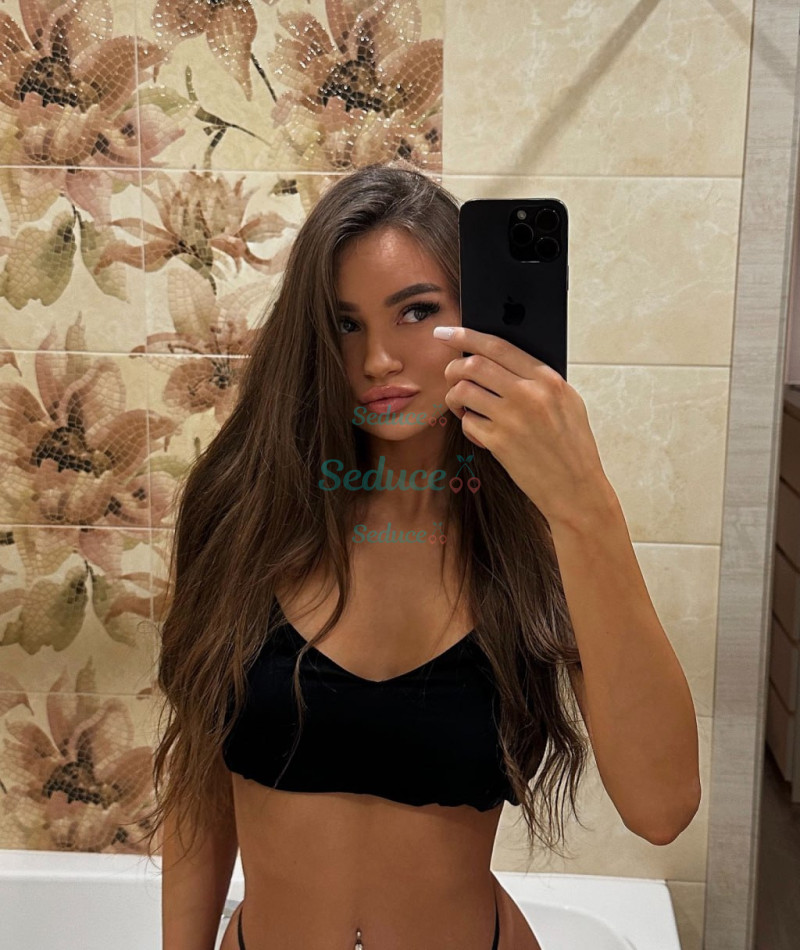 Photo escort girl Larisa: the best escort service