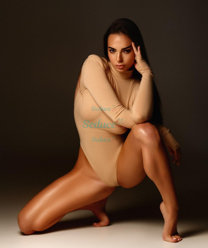 Photo escort girl Arina: the best escort service