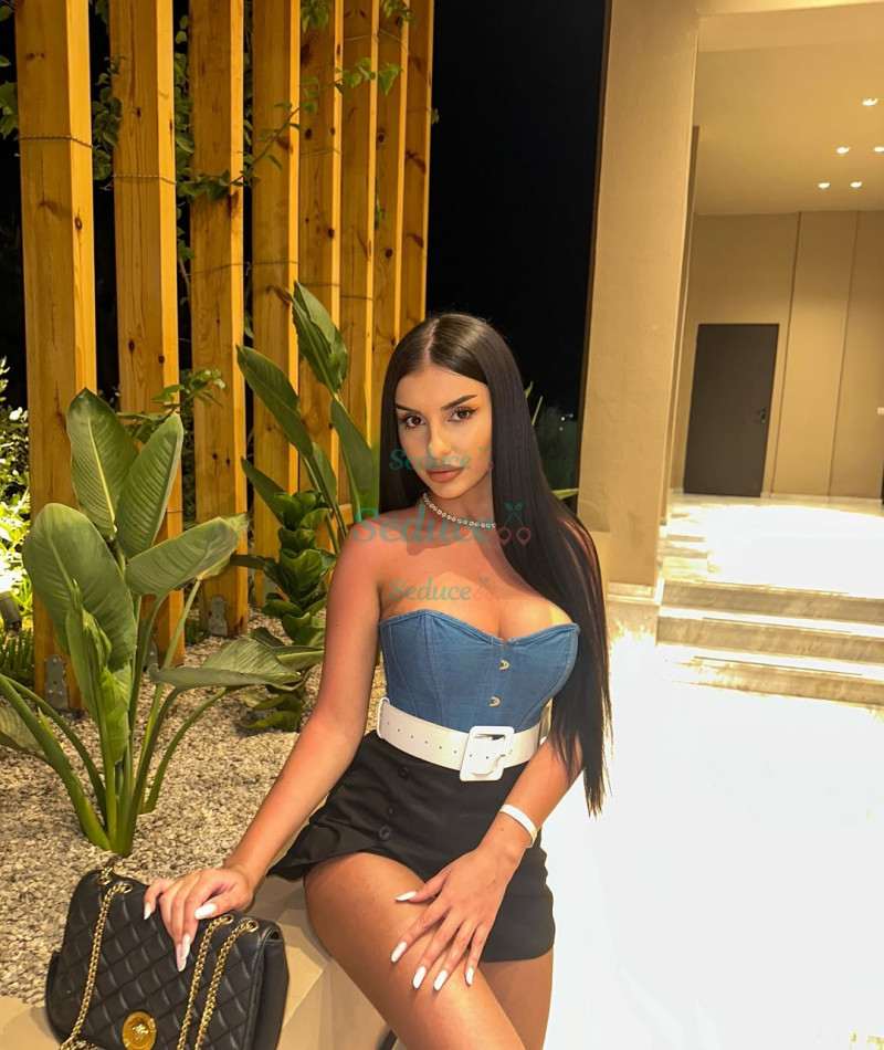 Photo escort girl Ahsen: the best escort service