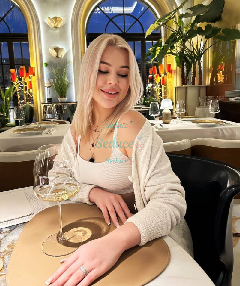 Photo escort girl Natasha: the best escort service