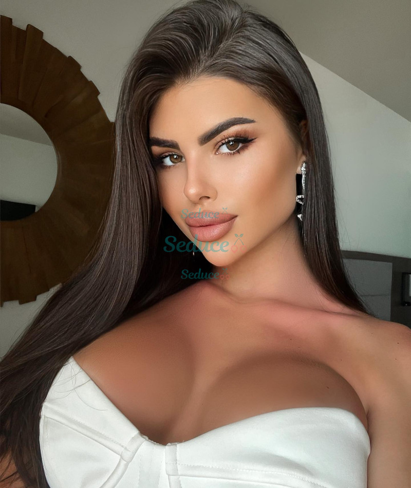 Photo escort girl Diora: the best escort service