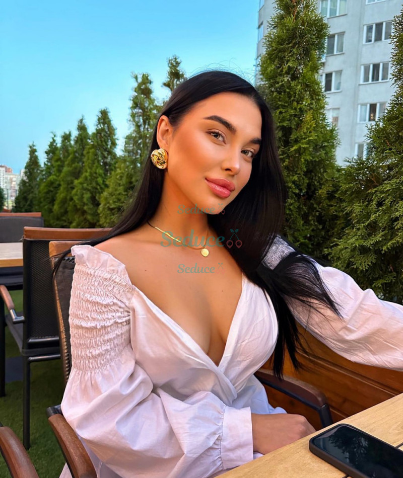 Photo escort girl Clover: the best escort service