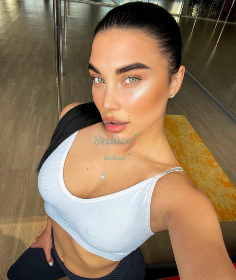 Photo escort girl Clover: the best escort service