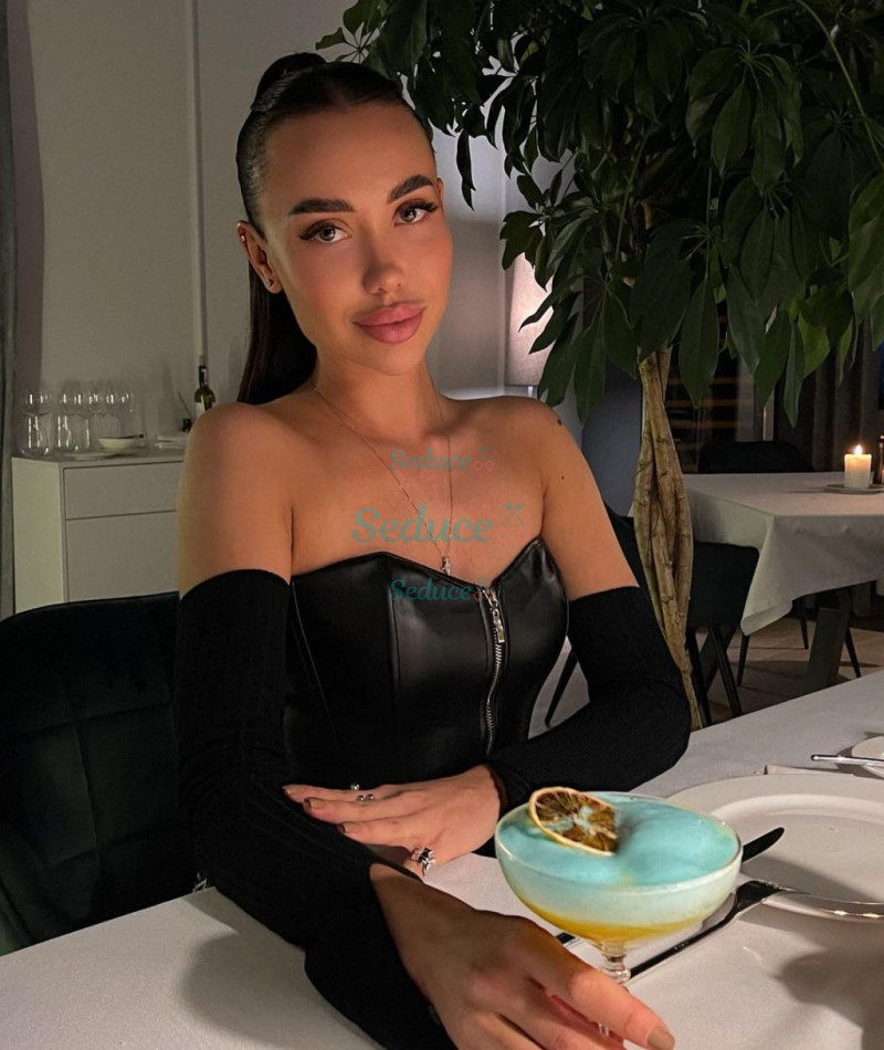 Photo escort girl Alya: the best escort service