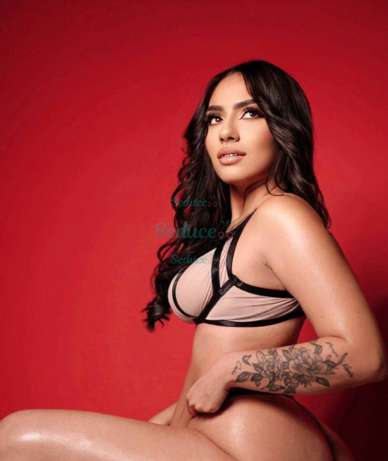 Photo escort girl Selena : the best escort service
