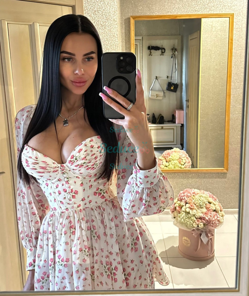 Photo escort girl Ember: the best escort service