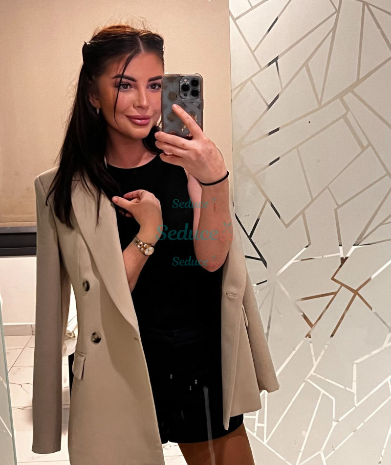 Photo escort girl Aminora: the best escort service