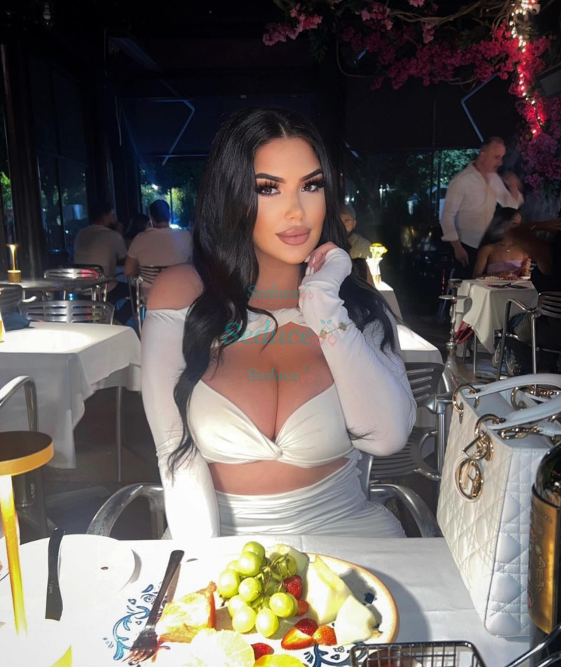 Photo escort girl Christina: the best escort service