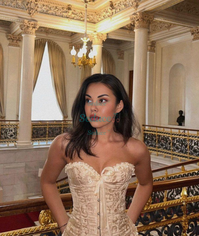 Photo escort girl Raina: the best escort service