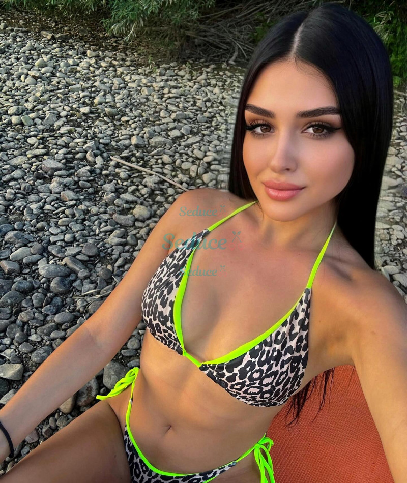 Photo escort girl Solana: the best escort service