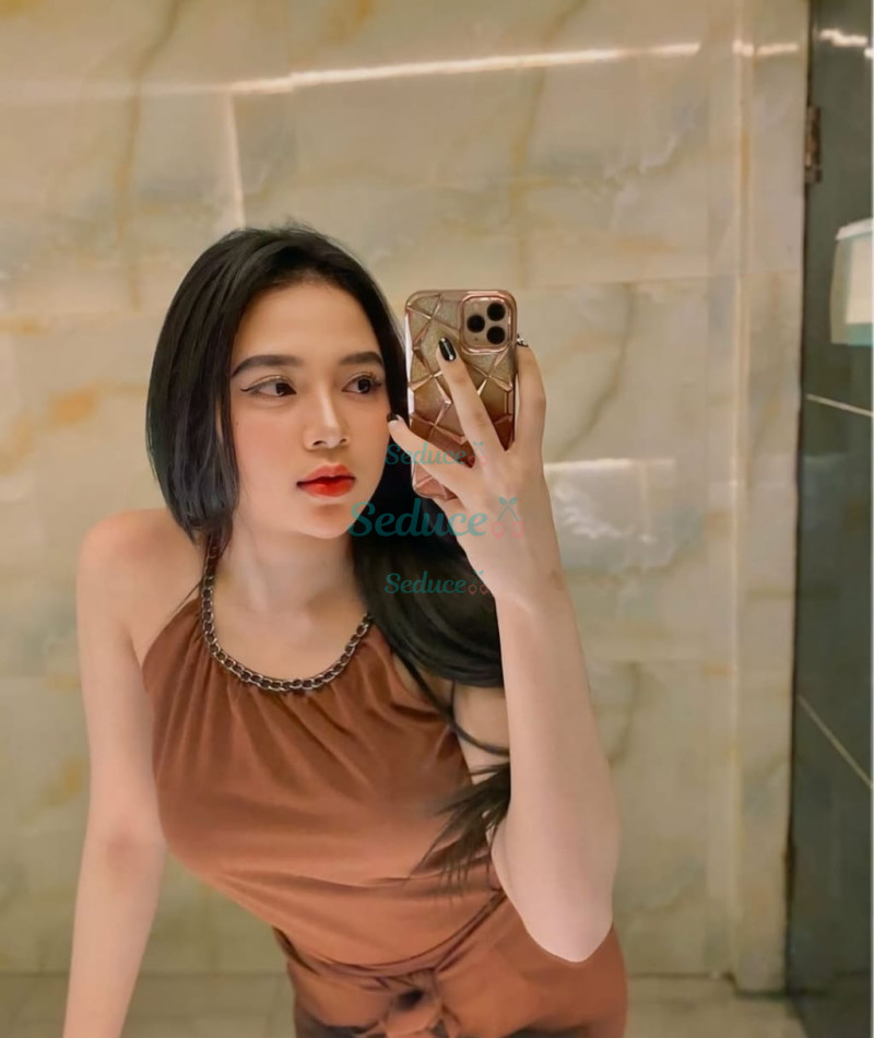 Photo escort girl Adelia: the best escort service