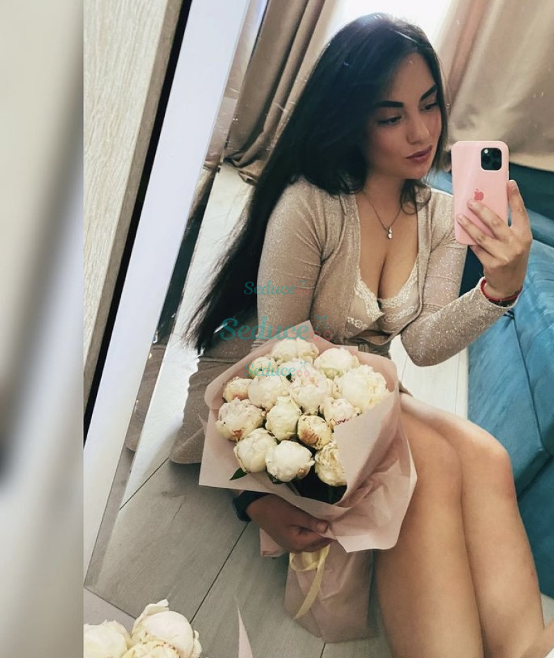Photo escort girl ELIZABETH: the best escort service