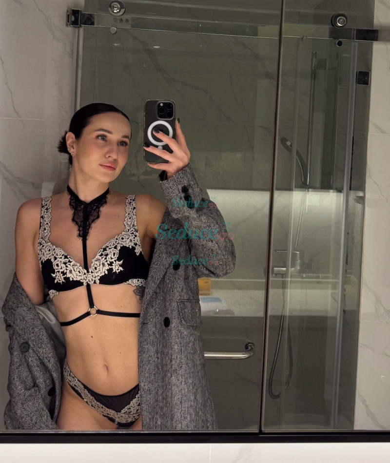 Photo escort girl Leyla: the best escort service