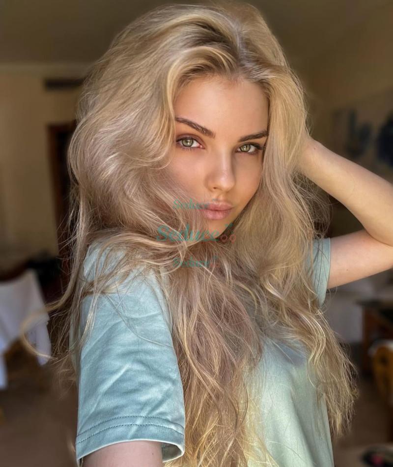 Photo escort girl Dania: the best escort service