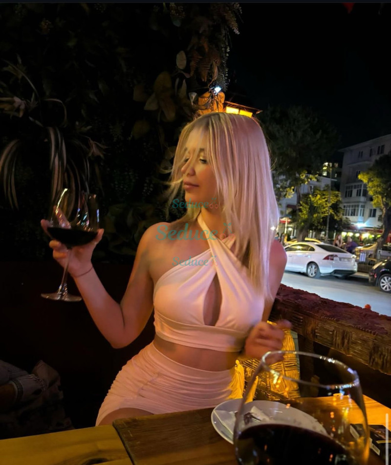 Photo escort girl LARA: the best escort service
