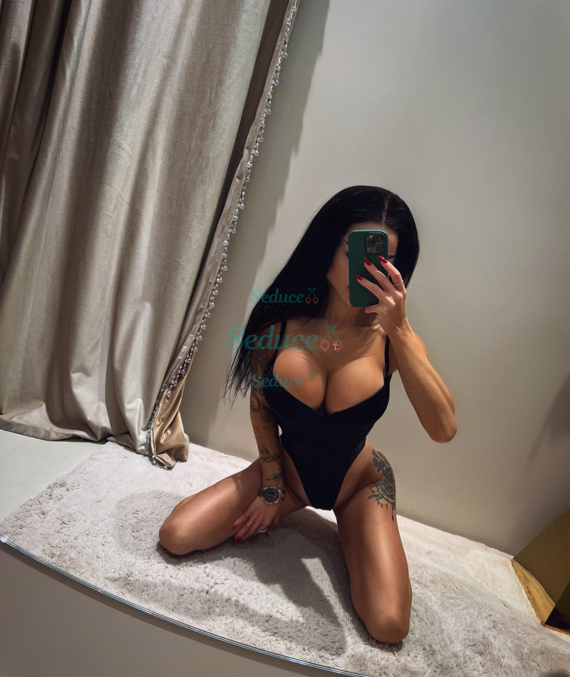 Photo escort girl Adel: the best escort service