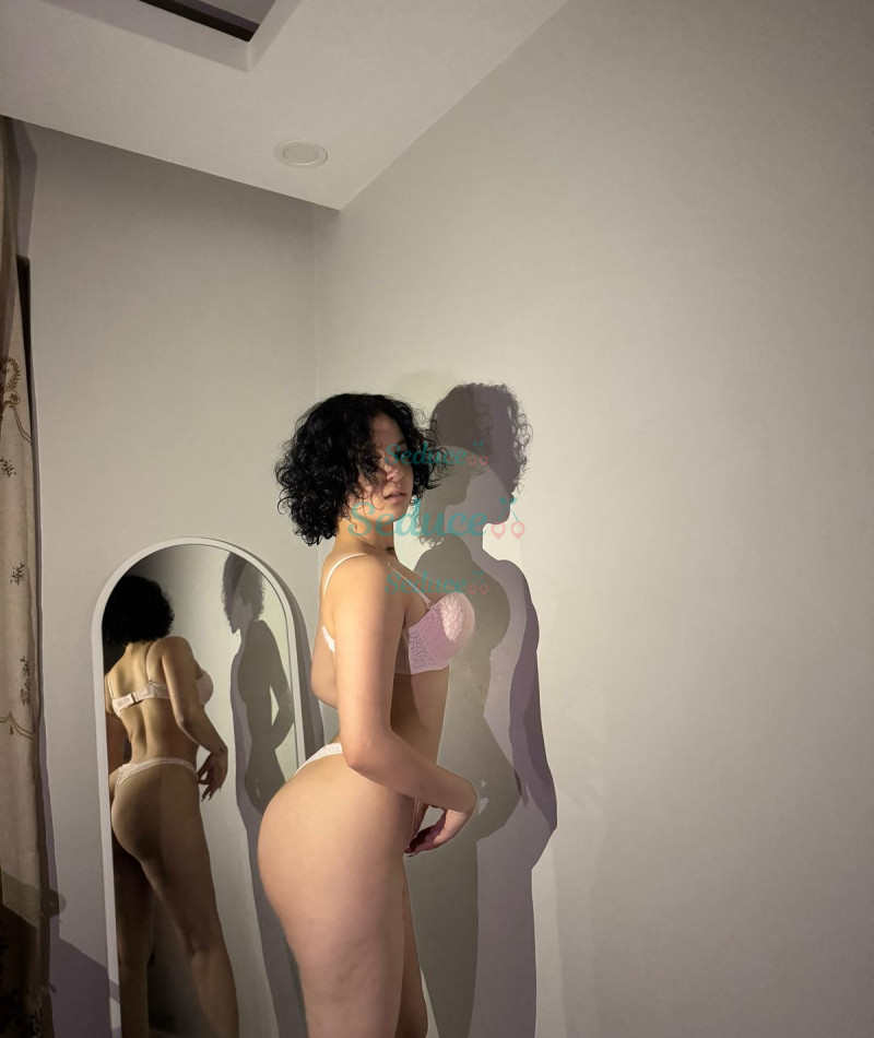 Photo escort girl Sarra: the best escort service
