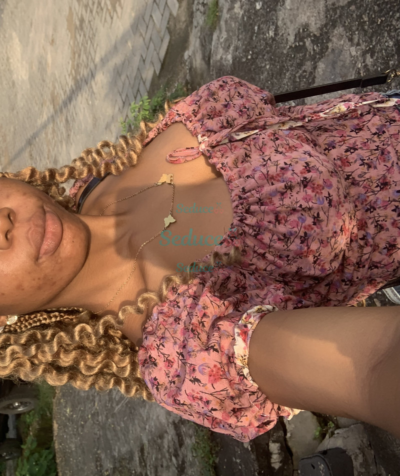Photo escort girl Honey : the best escort service