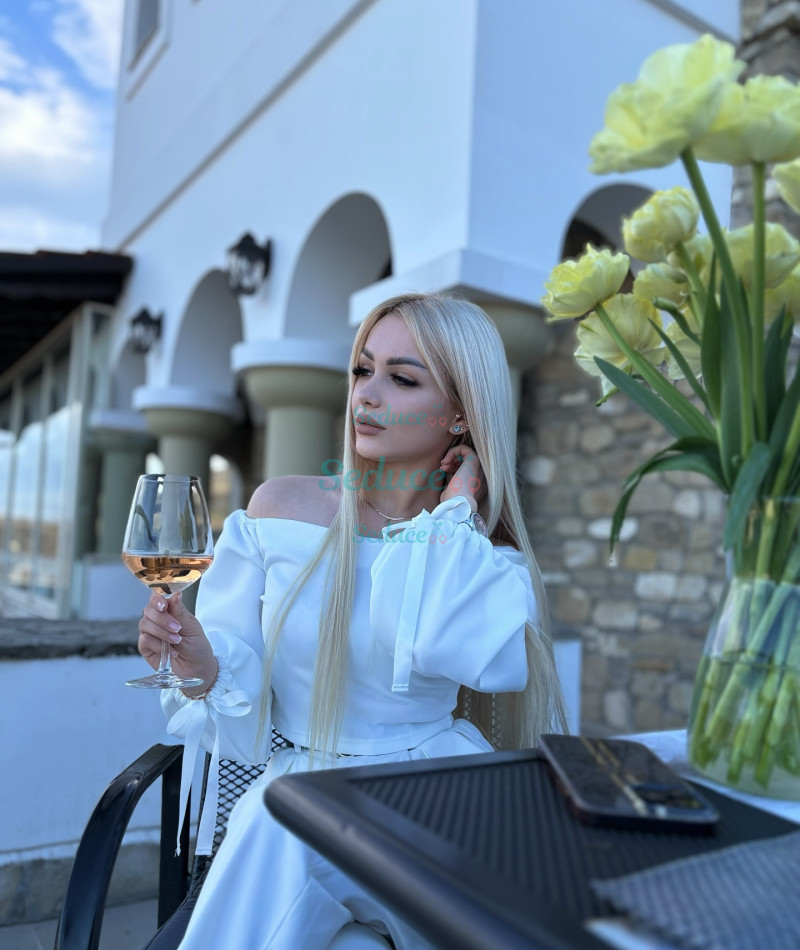 Photo escort girl Elia: the best escort service