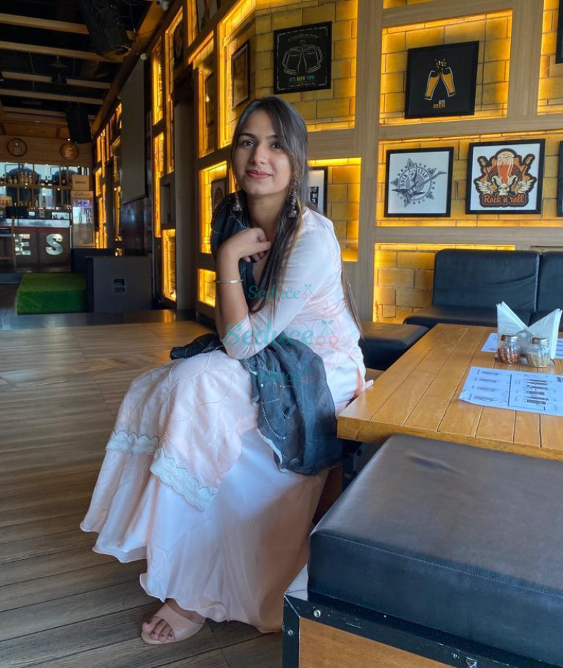 Photo escort girl Ishax: the best escort service
