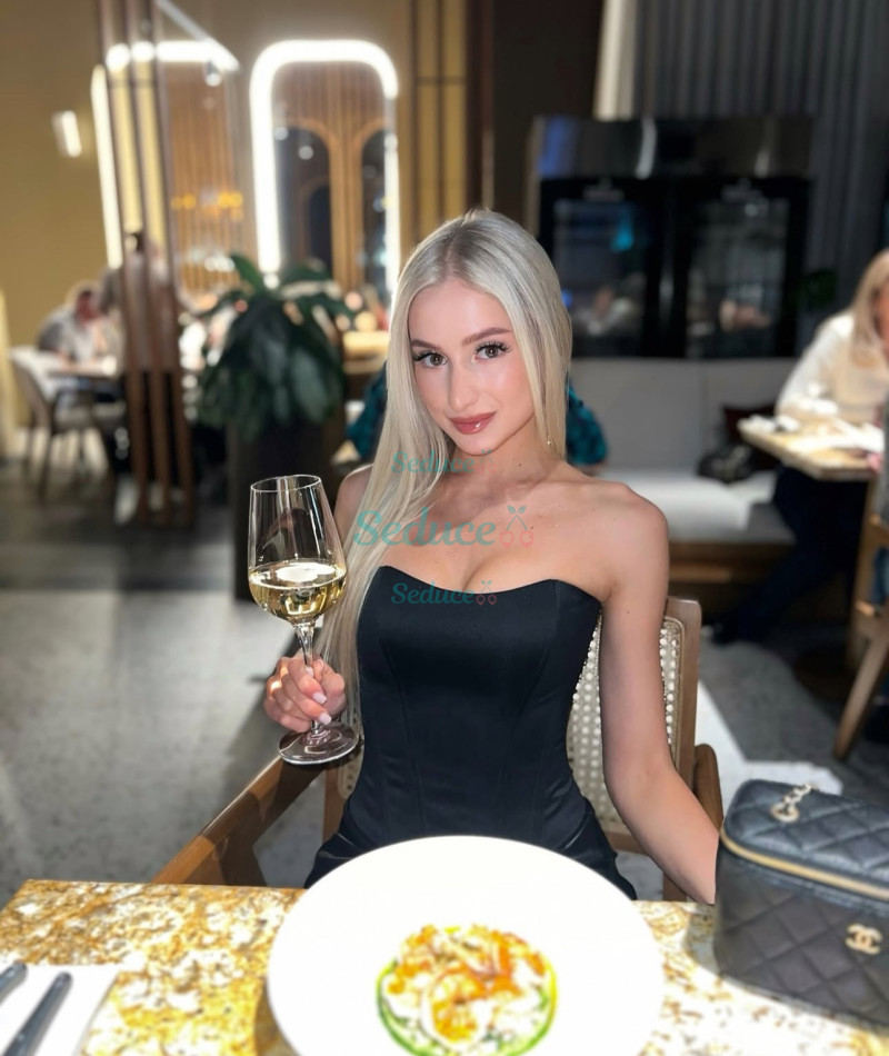Photo escort girl Vika: the best escort service