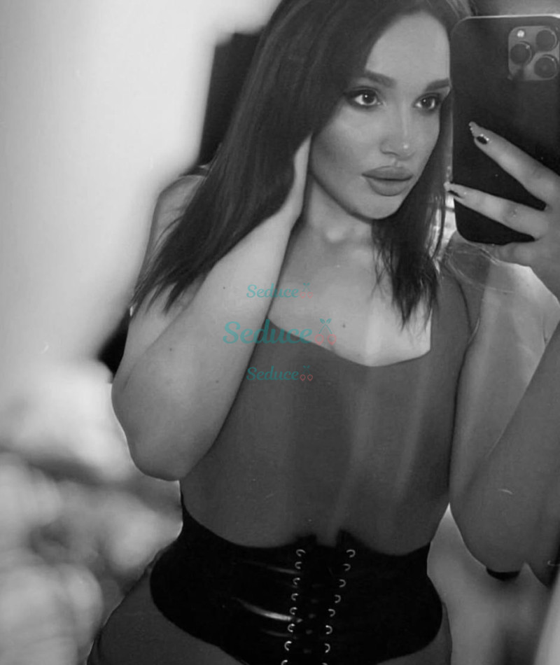 Photo escort girl Amina: the best escort service