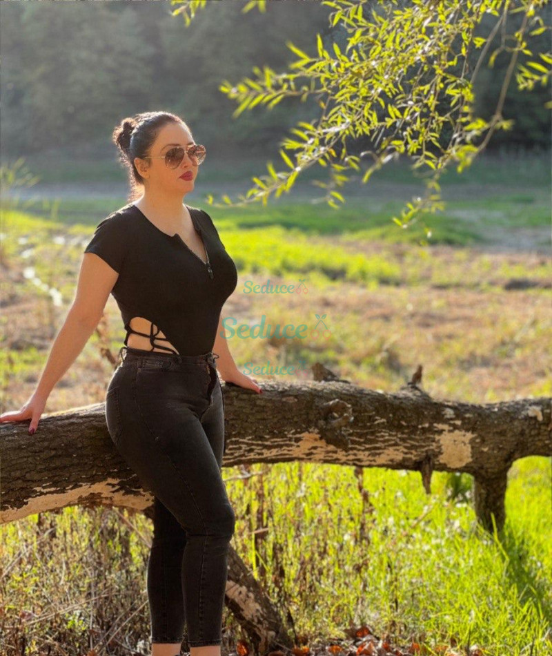 Photo escort girl Samaqueen: the best escort service