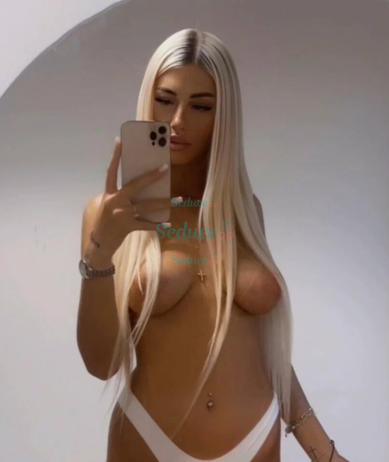 Photo escort girl CorinaPorno: the best escort service