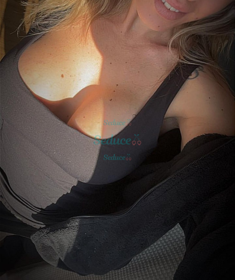 Photo escort girl Carlita: the best escort service