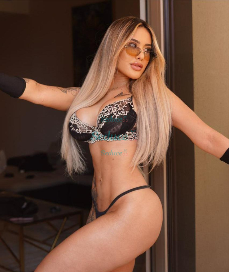 Photo escort girl Larissa : the best escort service
