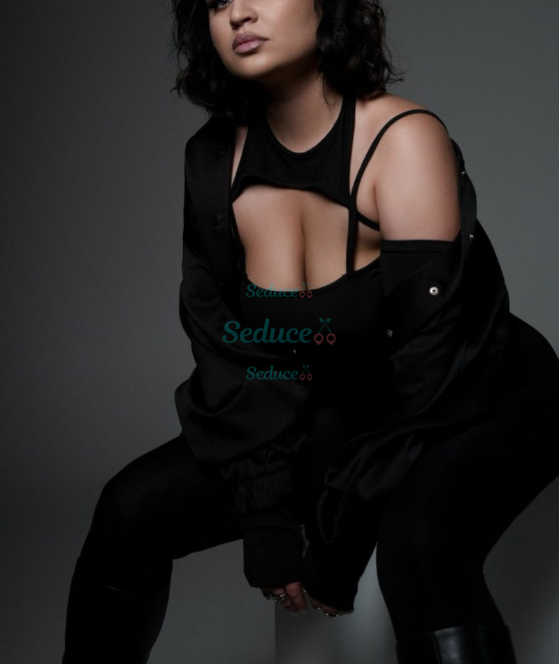 Photo escort girl Melada: the best escort service