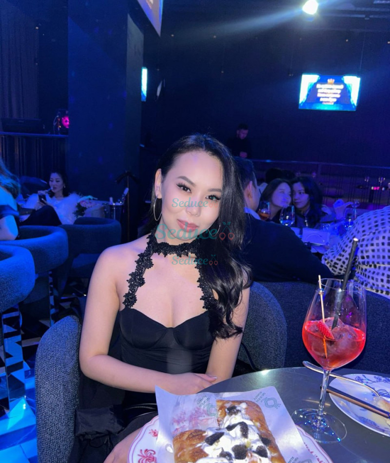 Photo escort girl KAMALIYA: the best escort service