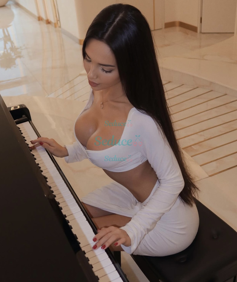 Photo escort girl Ellina: the best escort service